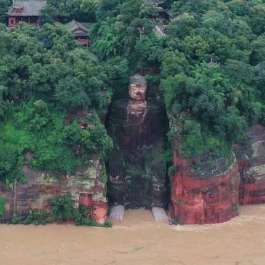 Floodwaters Threaten China’s Leshan Giant Buddha