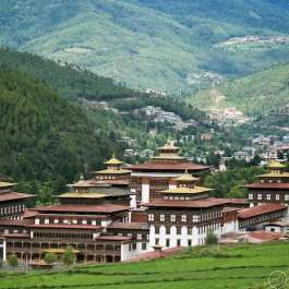 Buddhist Bhutan the First Nation to Receive Free COVID-19 Vaccines from India