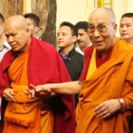 Dalai Lama Gives Blessing as Thai Monks March for World Peace in Northern India