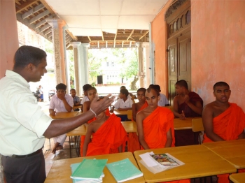 A lay teacher lecturing at Vidyananda temple in Galle, Sri Lanka. From Sean Mós