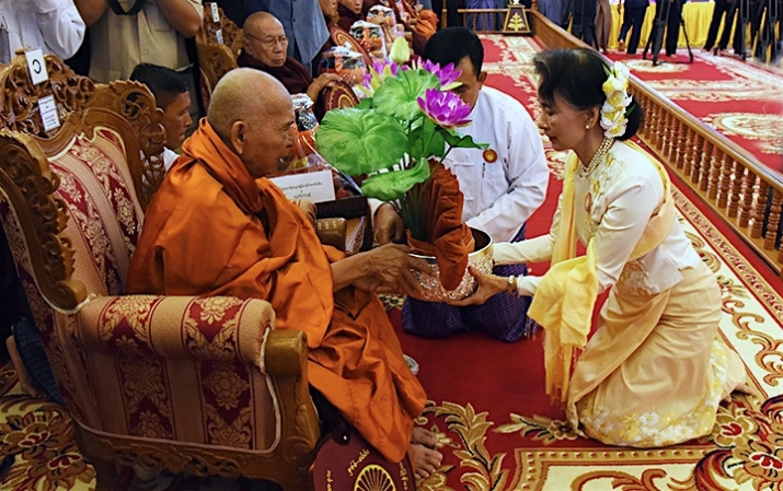 State Counsellor Daw Aung San Suu Kyi offers Vesak robes to Bhamo Sayadaw Dr. Bhaddanta Kumarabhivamsa, chairman of the State Sangha Maha Nayaka Committee on 16 July. From globalnewlightofmyanmar.com
