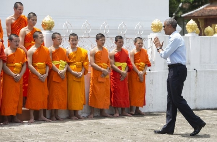Obama greets a group of novice monks outside Wat Xieng Thong. From huffingtonpost.com