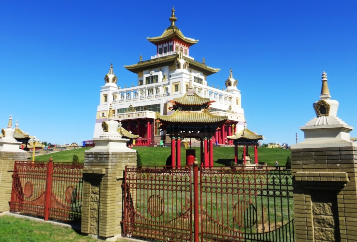 The largest Buddhist temple in Europe, “The Golden Abode of Buddha Shakyamuni” in Elista, Kalmykia. Image courtesy of the author