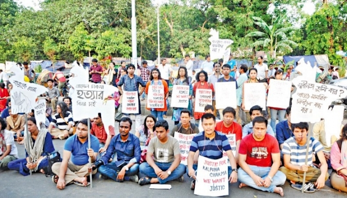University students in Dhaka protest against the alleged torture and killing of Romel Chakma. From newagebd.com