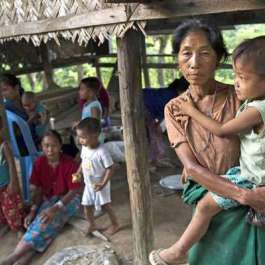 Rohingya Refugees Raise Funds to Help Displaced Buddhists in Myanmar’s Rakhine State