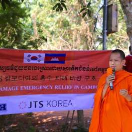 Engaged Buddhism: JTS Korea Distributes Emergency Flood Relief in Cambodia
