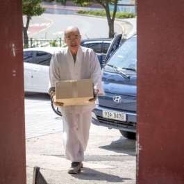 Engaged Buddhism: Ven. Pomnyun Sunim Delivers Compassion to the Vulnerable in Korea