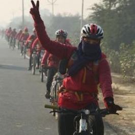 Gyalwang Drukpa Leads “Kung Fu Nuns” on Bicycle Pilgrimage to New Delhi