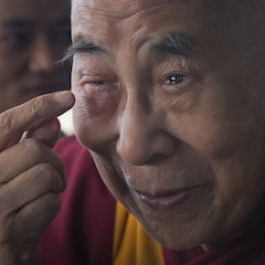 Dalai Lama Returns to US for Medical Treatment