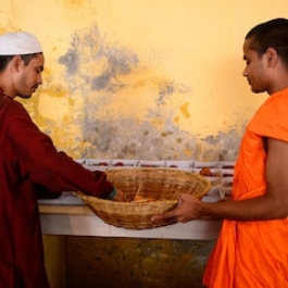 Buddhist Monastery in Bangladesh Feeds Hundreds of Poor Families During Ramadan