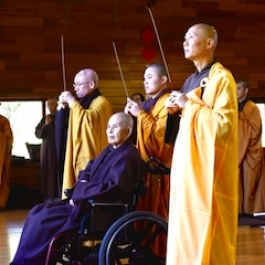 Thich Nhat Hanh Joins Plum Village Sangha to Open Annual Winter Retreat