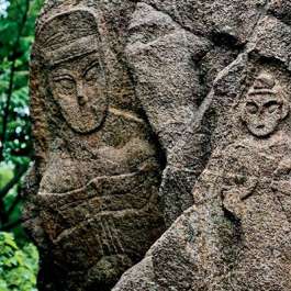 1,800-year-old Buddhist Carvings in Lianyungang Bridge the Past and Future of the Silk Road