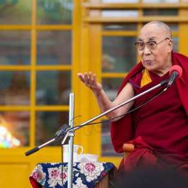 Dalai Lama Urges India to Abandon Caste System