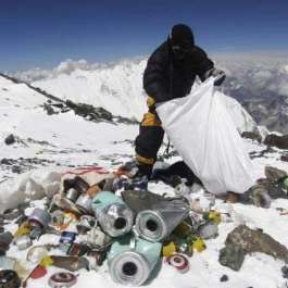 Growing Mountains of Litter Plague the Tibetan Plateau