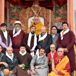 Zanskar Buddhists and Muslims Pledge Peace Before the Dalai Lama