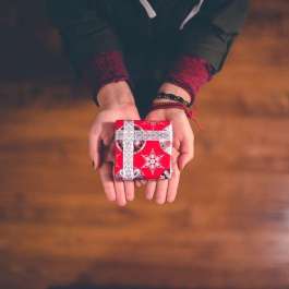 A Time of Giving: A Christmas Meditation on Generosity for Buddhists