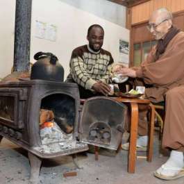Zen Buddhist Priest Offers Refuge to All Comers in Japan