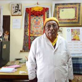 Renowned Buddhist Monk and Physician Yeshi Dhonden Closes Clinic in Dharamsala