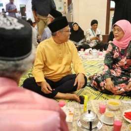 Interfaith Harmony: Singaporean Buddhists and Hindus Donate Rice to Muslims for Ramadan