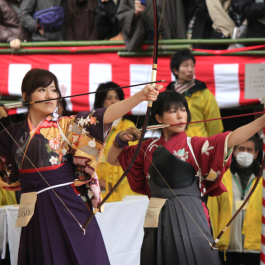 1,600 Women Join 400-year-old Archery Tournament at Kyoto Buddhist Temple