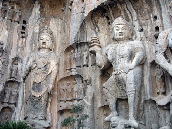 Chinese Buddhist art of the Longmen Grottoes. From hongfasi.net.