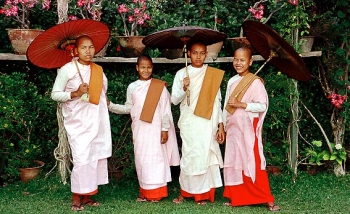 Burmese female novices (not fully ordained nuns). From www.allmyanmar.com.