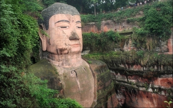 Leshan Giant Buddha. From www.topchinatravel.com .