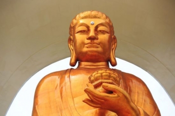 Jiujiang Amitabha Buddha statue. From english.sina.com.
