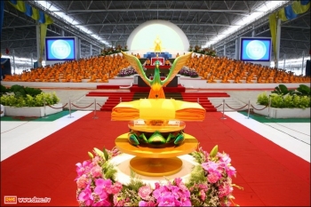Maha Kathina Ceremony at Dhammakaya Temple in Pathum Thani province. From DMC.tv.