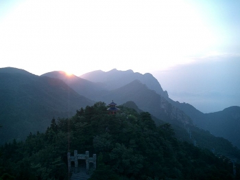 Sunrise on Mount Lu, Hanpo Pass. From Wikipedia.