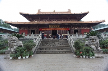 Dong Lin Temple on Mount Lu, the reputed first Pure Land monastery in China. From Wikipedia.