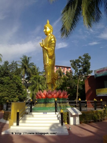Standing Buddha at Dharmarajik Monastery, Dhaka. Taken from icwow.blogspot.com