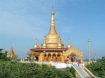 Buddha Dhatu Jadi Temple, Balaghata. Photo: www.willgoto.com