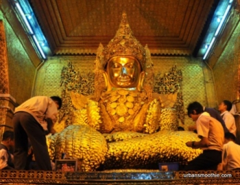 Mahamuni Buddha Image, Mandalay. From: urbansmoothie.com.jpg