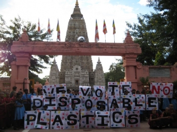 200 school children and 200 monks promoting official plastic ban in Mahabodhi Temple. From: Syed Mehaboob 2010