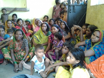 Village women and children from Dalit community in Bodhgaya. From: L. Sum 2013