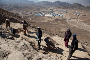 The Chinese mining company MCC has built a camp at Mes Aynak, 35km south of Kabul, while archaeologists are racing to excavate a series of ancient Buddhist monasteries before the bulldozers roll in. From Wikimedia Commons.