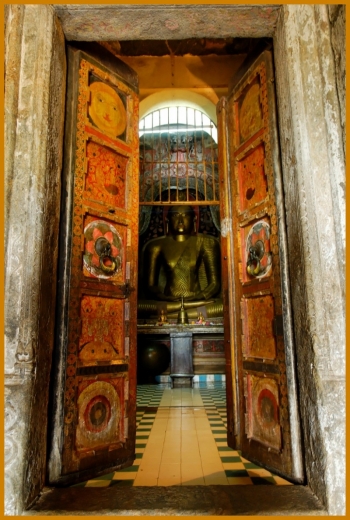 Main Buddha Chamber. From Sean Mós