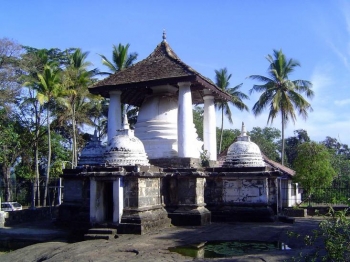 Vijayothpada Stupa. From Sean Mós