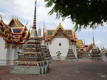 Temple grounds of Wat Pho. From BD Dipananda.
