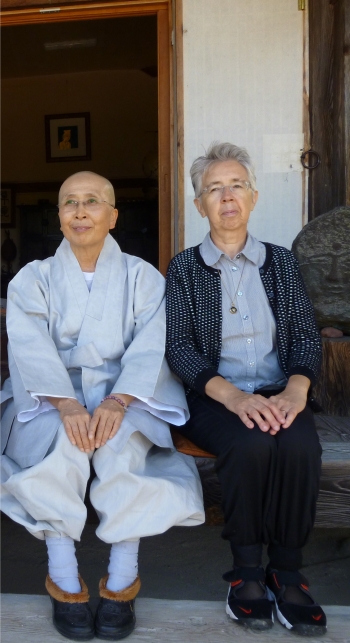 Martine Batchelor and a Korean Buddhist nun. From Martine Batchelor.