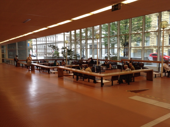 Common area on the ground floor: a wonderful place for participants to sit down, check emails, and rest