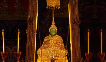 The Emerald Buddha. From www.makemytrip.com