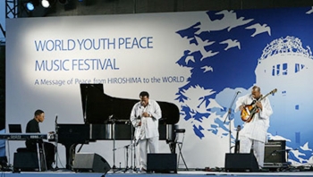 Herbie Hancock, far left, at the Youth World Peace Music Festival in Hiroshima, 2005