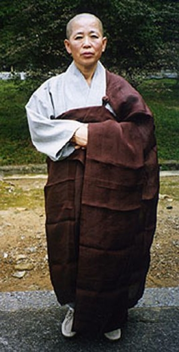 A Korean nun. From happehtheory.com