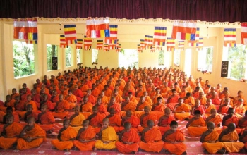 Meditation training at Asgiriya Pirivena in Kandy, Sri Lanka. From Sean Mós.