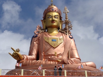 Statue of Guru Rinpoche, Samdruptse, South Sikkim. From panoramio.com
