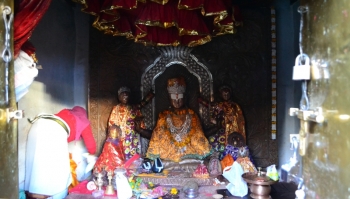 Muktinath idol being worshipped by a Buddhist nun