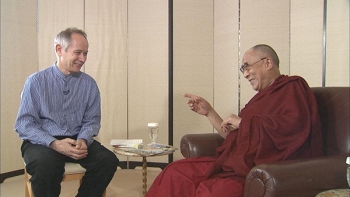 The Dalai Lama with DJ and music producer Peter Barakan on Tokyo MX TV. From cinetri.jp