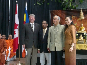 From left to right: Hon. MPP Jack MacLaren, Vesak in Ottawa Founder and Chairman Visita Leelaratna, Ambassador of Thailand Pisan Manawapat and Madam Wanchana Manawapat. Photo: www.VesakInOttawa.com